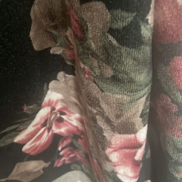 Gorgeous plus size sweater! - Picture 3 of 3